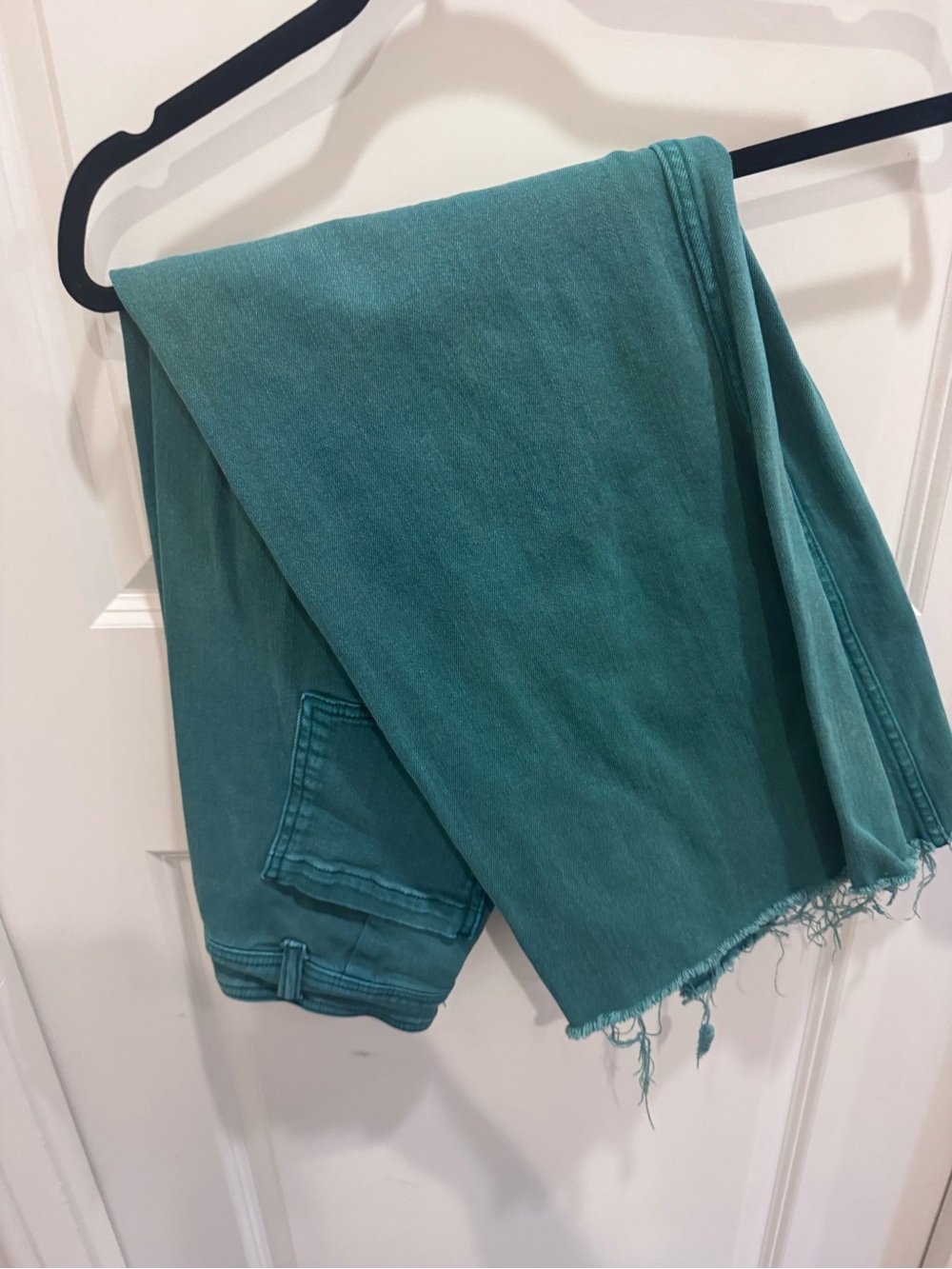vestique Teal Cropped Jeans with Frayed Hem